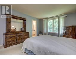 981 FARNHAM COURT - 15