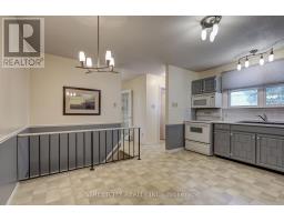 981 FARNHAM COURT - 21
