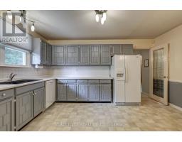 981 FARNHAM COURT - 24