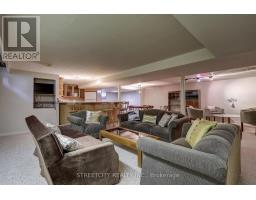 981 FARNHAM COURT - 35