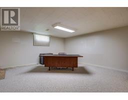 981 FARNHAM COURT - 41