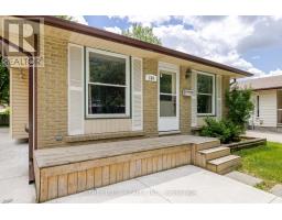 144 LACEY CRESCENT - 32