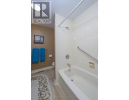 51 - 50 FIDDLERS GREEN ROAD - 32
