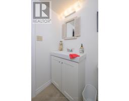 51 - 50 FIDDLERS GREEN ROAD - 42