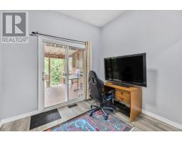 26 HAWKESBURY AVENUE - 14