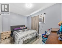 26 HAWKESBURY AVENUE - 16