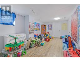 26 HAWKESBURY AVENUE - 32