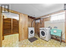 14 PICKWICK CRESCENT - 17