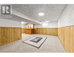 14 PICKWICK CRESCENT - 22