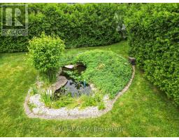 14 PICKWICK CRESCENT - 29