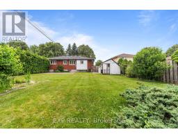 14 PICKWICK CRESCENT - 32