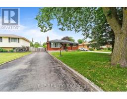 14 PICKWICK CRESCENT - 36