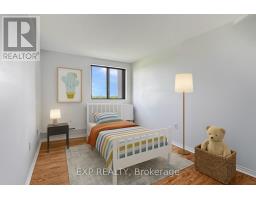 611 - 1600 ADELAIDE STREET N - 17
