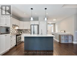 681 BENNETT CRESCENT - 11