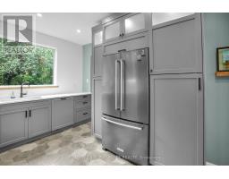 383 HURON STREET - 16