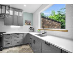 383 HURON STREET - 17
