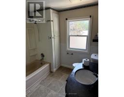 16 YORK STREET E - 12