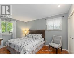 15 WAKEFIELD CRESCENT - 16