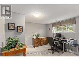 15 WAKEFIELD CRESCENT - 22