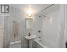 15 WAKEFIELD CRESCENT - 23