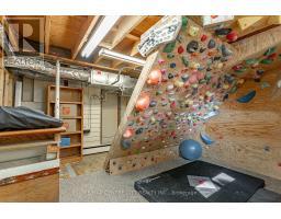 138 OAKWOOD DRIVE - 22