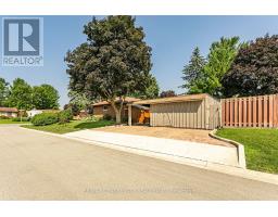138 OAKWOOD DRIVE - 32