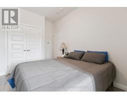 13 - 819 KLEINBURG DRIVE - 33
