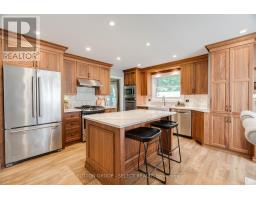 124 GRENFELL CRESCENT - 12