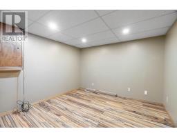 124 GRENFELL CRESCENT - 33