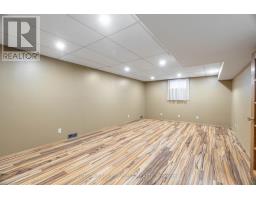 124 GRENFELL CRESCENT - 35