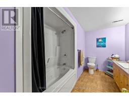 7 SIFTON DRIVE - 33