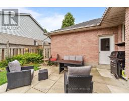 7 SIFTON DRIVE - 35