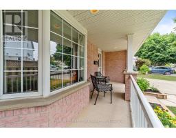 7 SIFTON DRIVE - 9