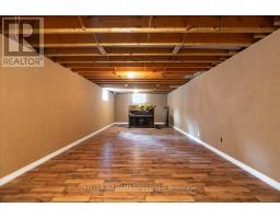 686 HUMBER DRIVE - 32