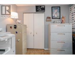 9 COTTONWOOD CRESCENT SW - 36
