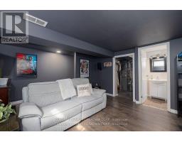 82 - 40 TIFFANY DRIVE - 17