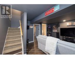 82 - 40 TIFFANY DRIVE - 18