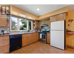 16 THOMPSON AVENUE - 15