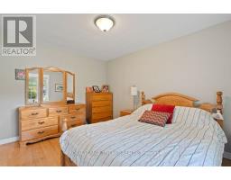 16 THOMPSON AVENUE - 18