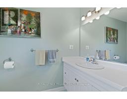 16 THOMPSON AVENUE - 23