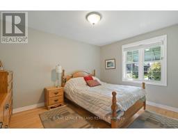 16 THOMPSON AVENUE - 28