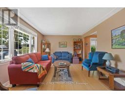 16 THOMPSON AVENUE - 3