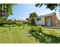 16 THOMPSON AVENUE - 38