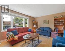 16 THOMPSON AVENUE - 7