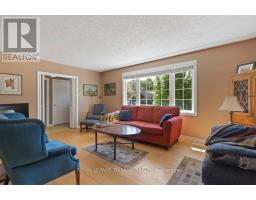 16 THOMPSON AVENUE - 8
