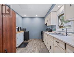 35 ROSAMOND CRESCENT - 13