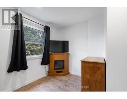 35 ROSAMOND CRESCENT - 18