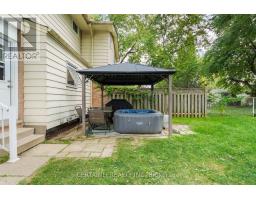35 ROSAMOND CRESCENT - 27