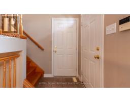 956 QUEENSBOROUGH COURT N - 11