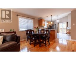 956 QUEENSBOROUGH COURT N - 18